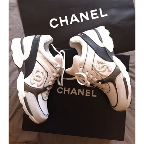 basket chanel femme blanche et noir|basket Chanel collection.